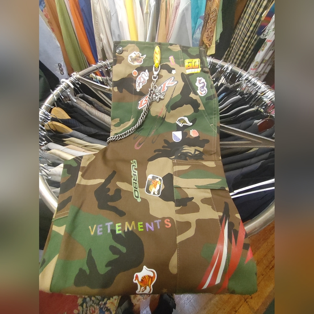 Vetements Sticker Cargo